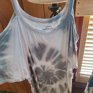 Torrid cold shoulder tunic size 4